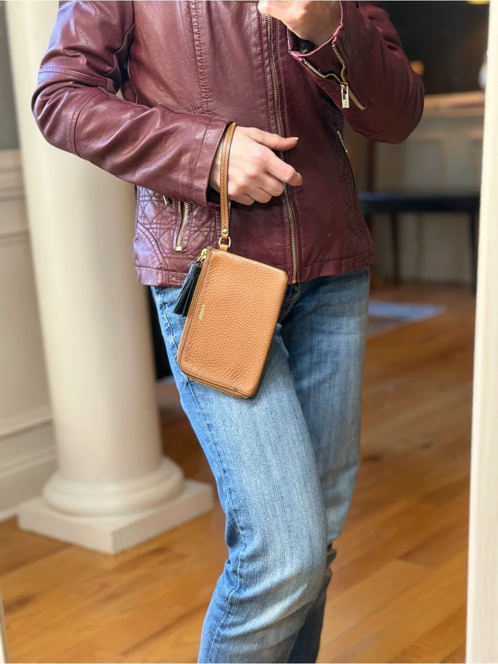 Fossil Quiet Luxury 2010’s Brown Leather Wristlet‎ Tassel Zip Wallet (VGUC)